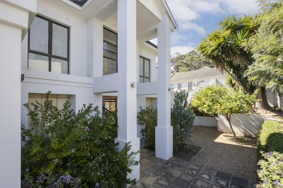 To Let 4 Bedroom Property for Rent in Heldervue Western Cape